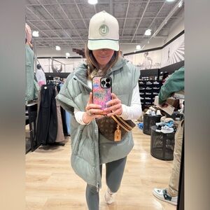 Meet your Posher, Crystal